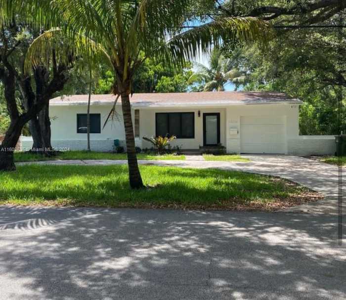 photo 2: 13236 NE 4th Ave, North Miami FL 33161