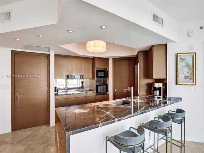 photo 2: 1000 S Pointe Dr Unit 705, Miami Beach FL 33139