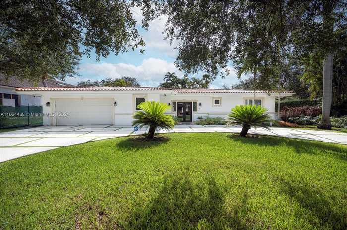 photo 1: 4739 San Amaro Dr, Coral Gables FL 33146