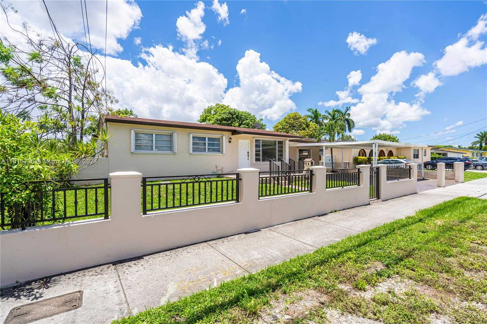 photo 2: 630 W 53rd St, Hialeah FL 33012