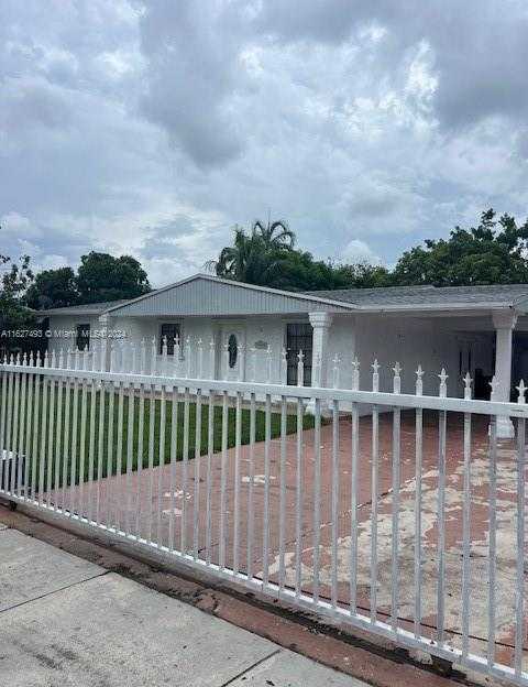 photo 2: 19800 NW 51st Ave, Miami Gardens FL 33055