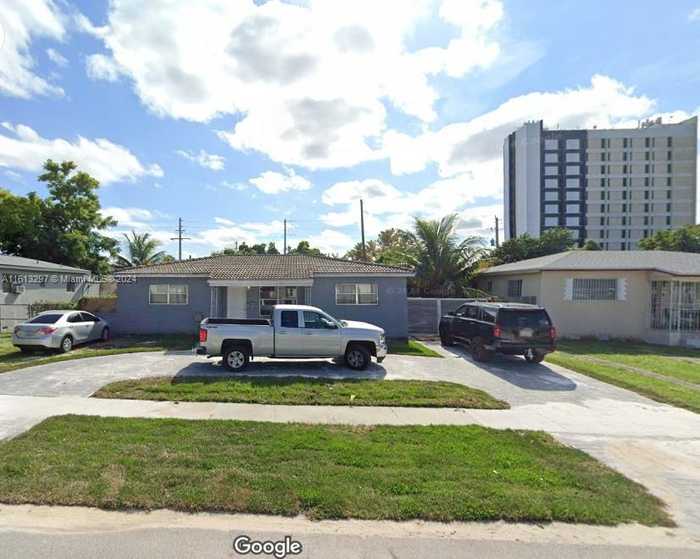 photo 1: 640 NE 168th St, North Miami Beach FL 33162