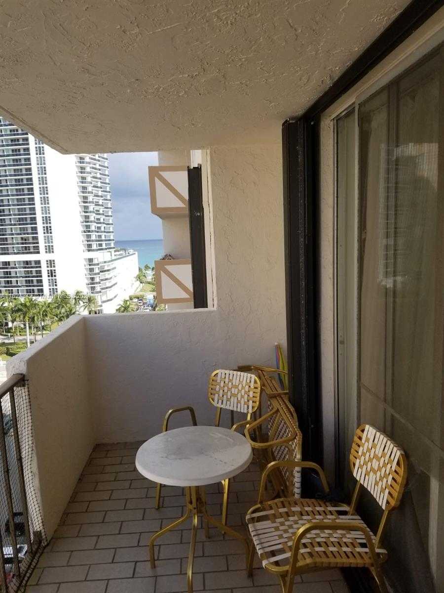 photo 3: 1865 S Ocean Dr Unit 10B, Hallandale Beach FL 33009