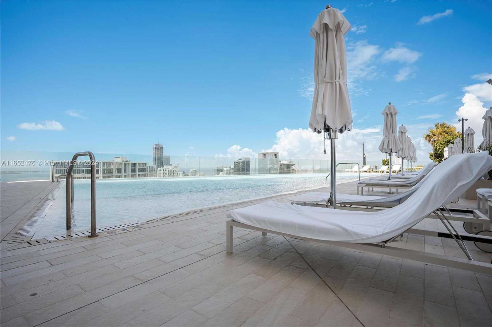 photo 1: 300 Biscayne Blvd Way Unit 0605, Miami FL 33131