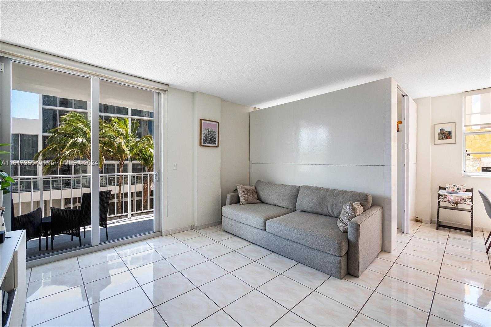 photo 3: 2829 Indian Creek Dr Unit 410, Miami Beach FL 33140