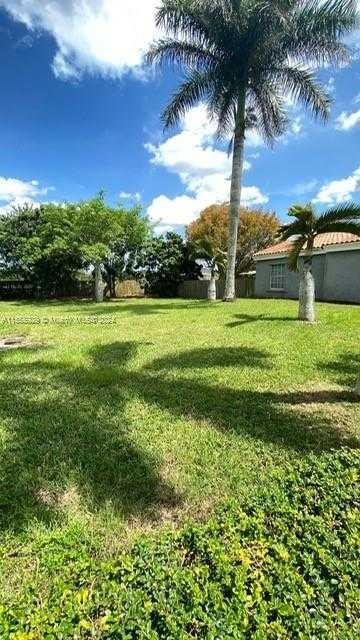 photo 3: 21080 SW 242nd St, Homestead FL 33031