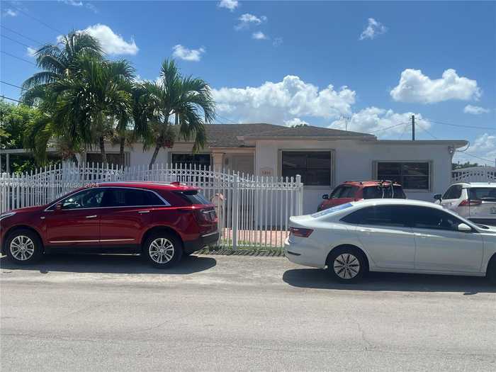 photo 1: 5860 E 5th Ave, Hialeah FL 33013