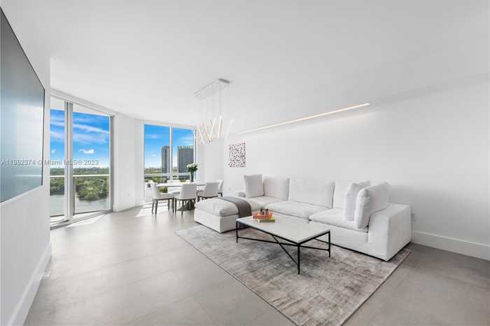 photo 2: 17111 Biscayne Blvd Unit 1406, North Miami Beach FL 33160