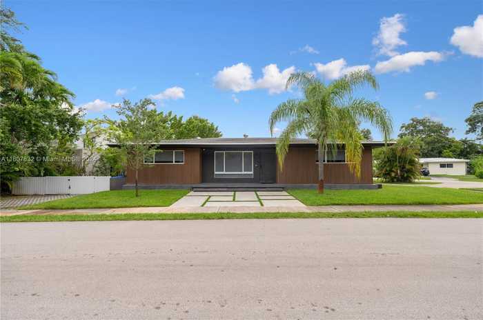 photo 1: 970 NE 87th St, Miami FL 33138