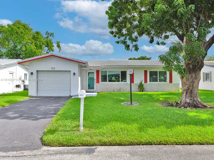 photo 1: 8213 NW 12th Ct, Plantation FL 33322