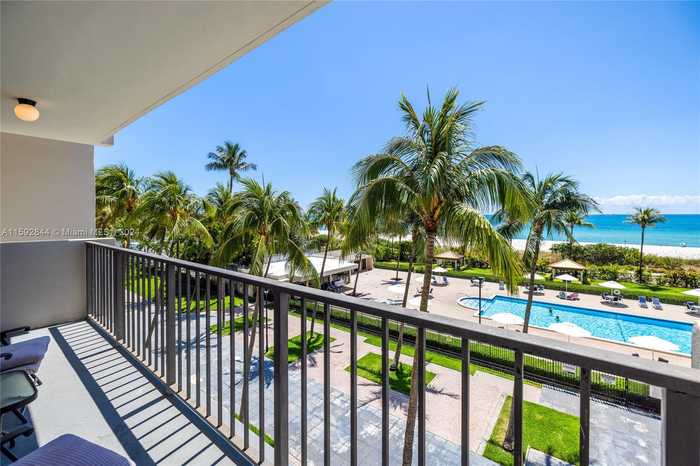 photo 2: 2625 Collins Ave Unit 405, Miami Beach FL 33140