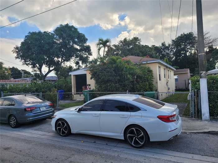 photo 2: 320 NW 32nd St, Miami FL 33127