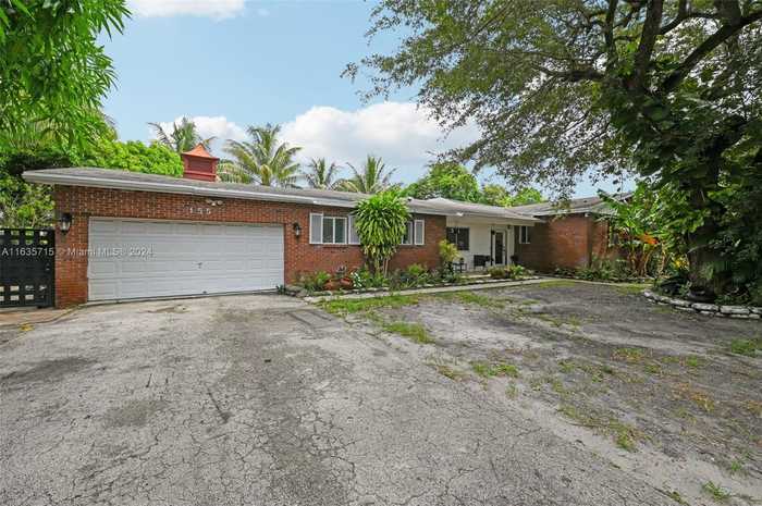 photo 1: 155 NE 163rd St, Miami FL 33162