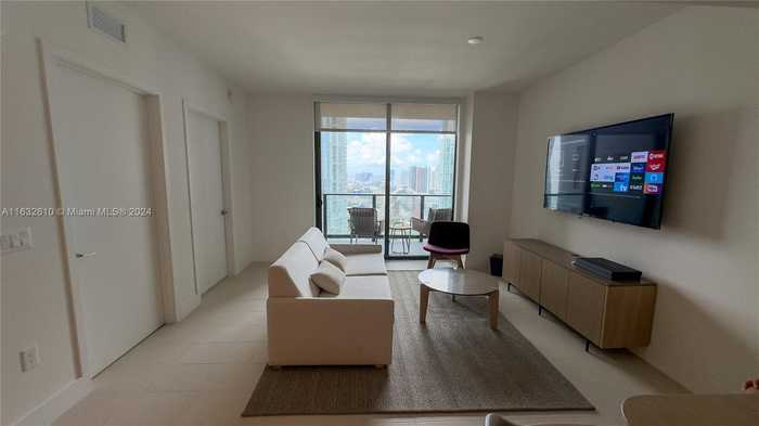 photo 2: 601 NE 1st Ave Unit 2709, Miami FL 33132