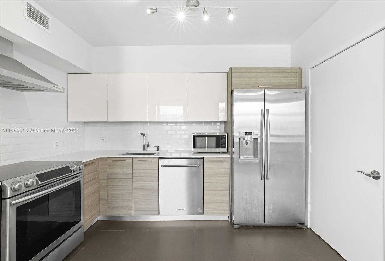 photo 3: 1330 West Ave Unit 1612, Miami Beach FL 33139