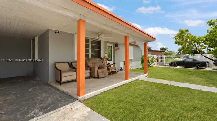 photo 2: 5035 SW 111th Ave, Miami FL 33165