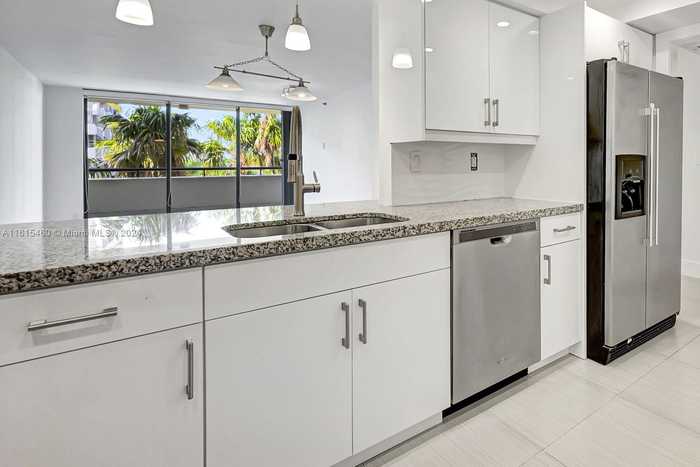 photo 2: 170 Ocean Lane Dr Unit 610, Key Biscayne FL 33149