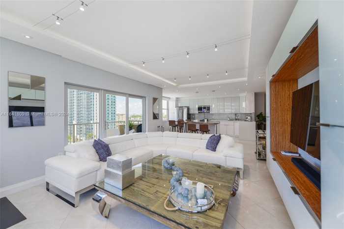 photo 2: 1950 S Ocean Dr Unit 11E, Hallandale Beach FL 33009