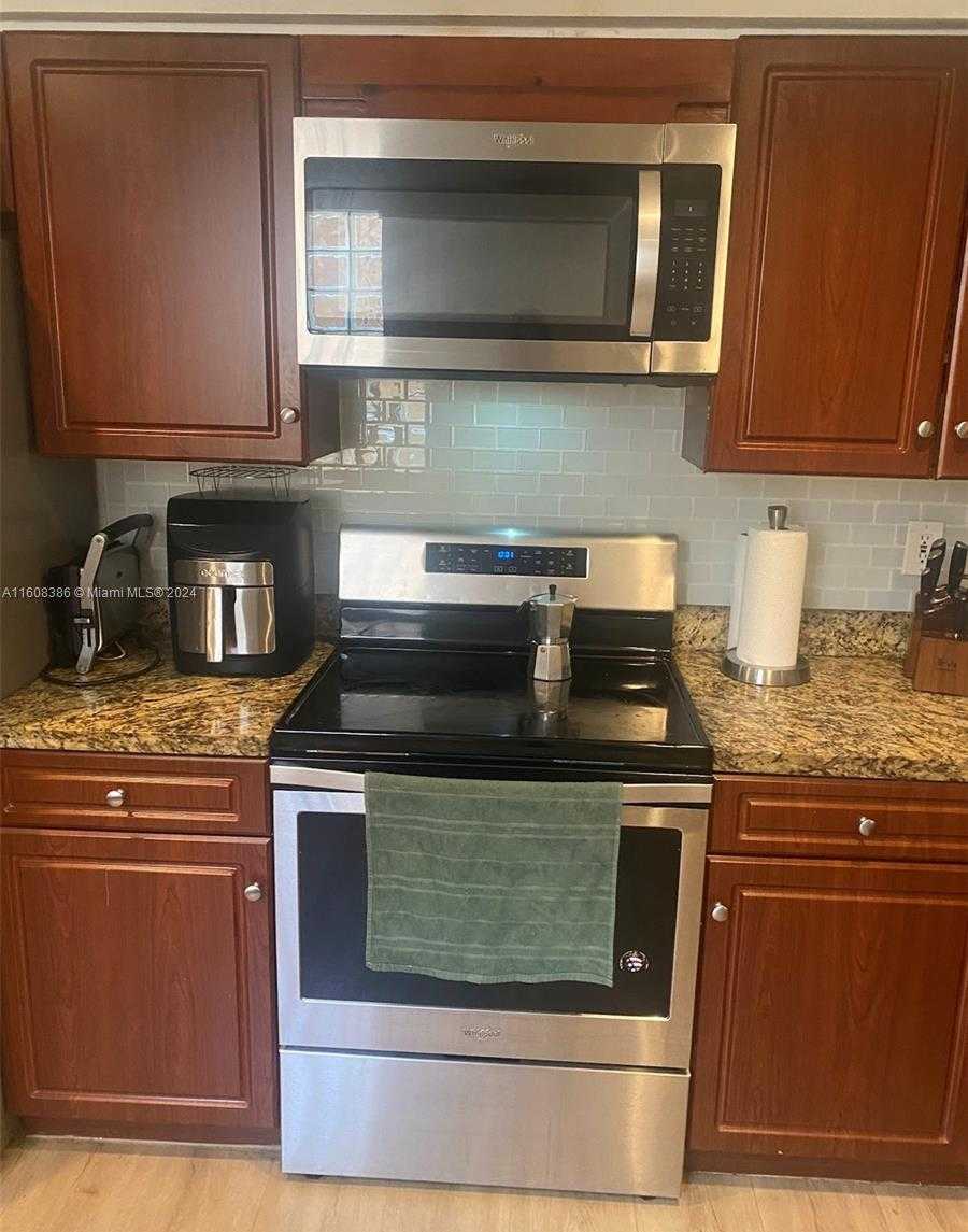 photo 3: 1360 Veracruz Ln Unit 2-8, Weston FL 33327