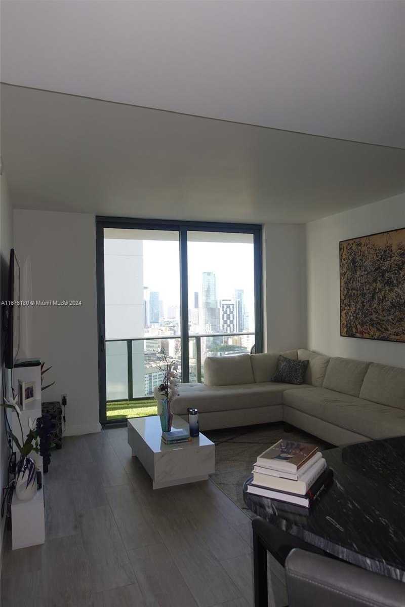 photo 3: 55 SW 9th St Unit 3810, Miami FL 33130