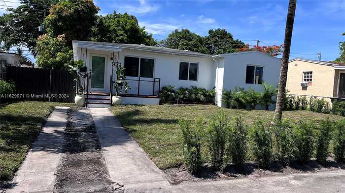 photo 1: 971 NE 155th Ter, North Miami Beach FL 33162