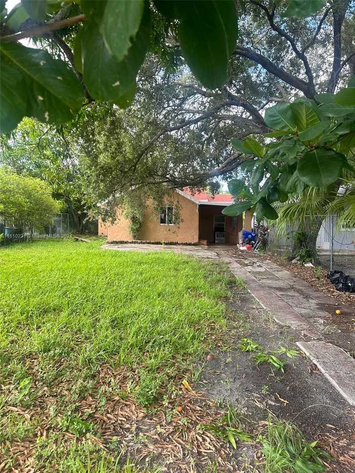 photo 2: 344 NW 41st St, Miami FL 33127