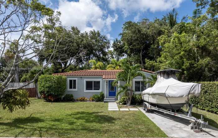 photo 1: 289 NW 92nd St, Miami Shores FL 33150