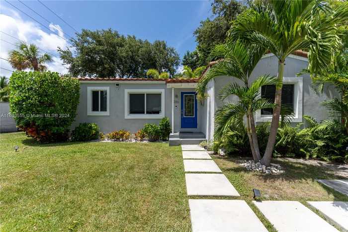 photo 2: 289 NW 92nd St, Miami Shores FL 33150