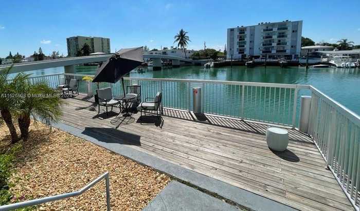 photo 26: 8080 Tatum Waterway Dr Unit 1, Miami Beach FL 33141