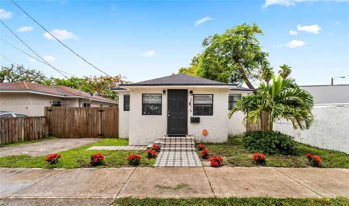 photo 1: 2176 NW 51st St, Miami FL 33142