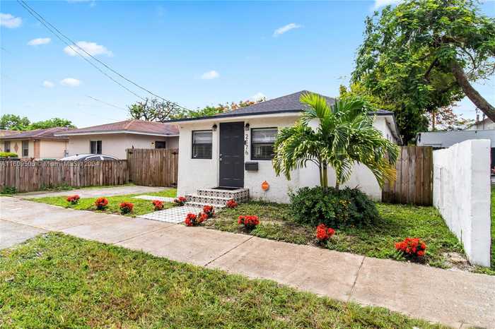 photo 2: 2176 NW 51st St, Miami FL 33142