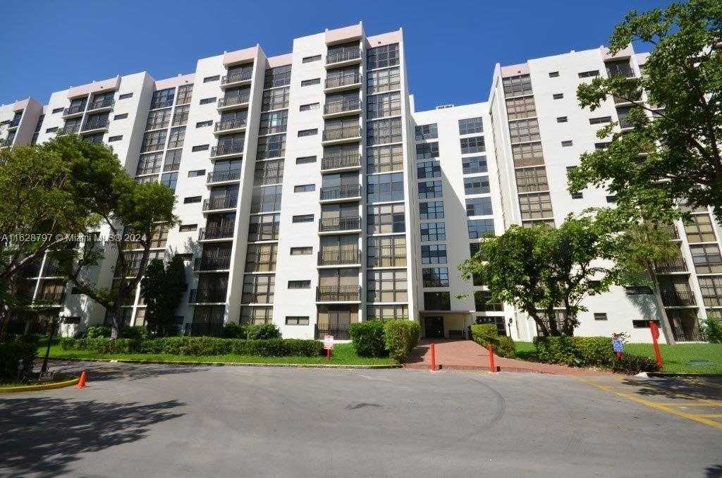 photo 1: 17021 N Bay Rd Unit 316, Sunny Isles Beach FL 33160