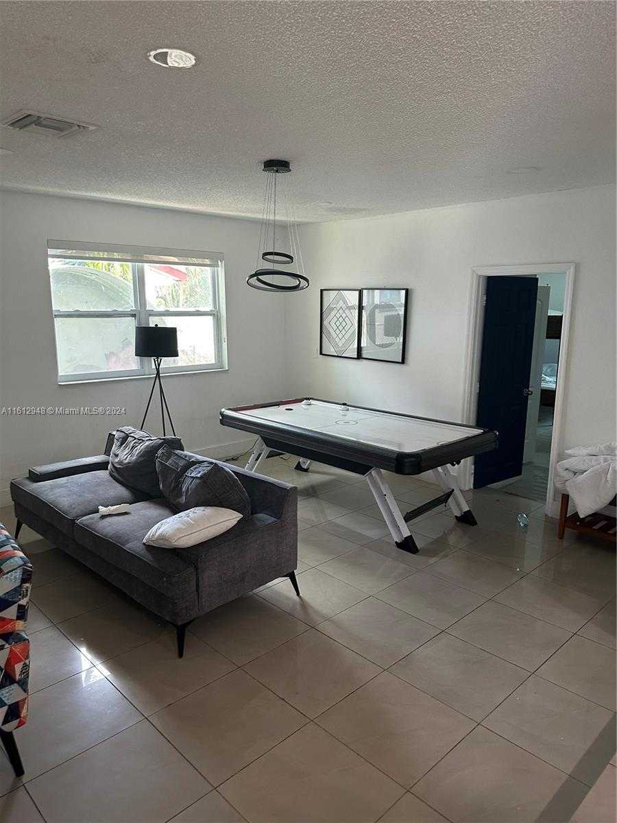 photo 2: 18725 NE 18th Ave, Miami FL 33179