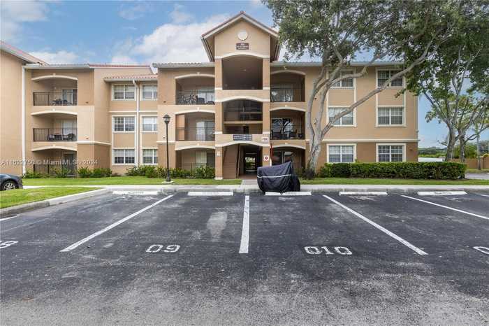 photo 2: 100 SW 117th Ter Unit 2107, Pembroke Pines FL 33025