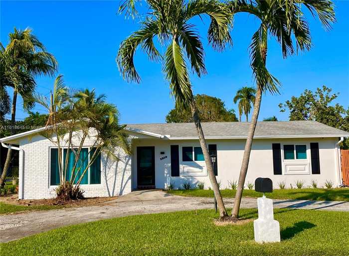 photo 1: 2809 SW 46th St, Dania Beach FL 33312