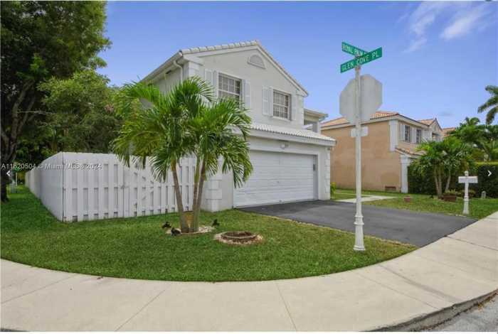 photo 1: 620 Royal Palm Way, Davie FL 33325