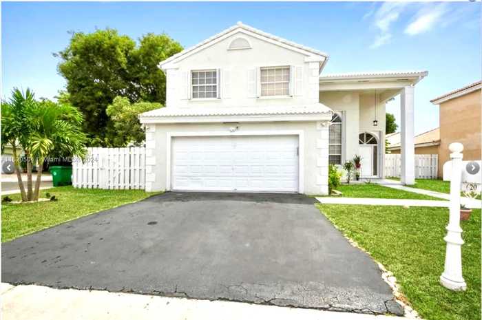 photo 2: 620 Royal Palm Way, Davie FL 33325