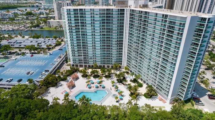 photo 1: 100 Bayview Dr Unit 1024, Sunny Isles Beach FL 33160