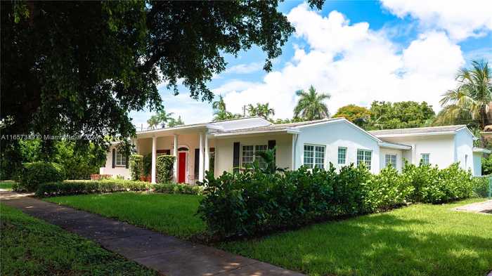 photo 2: 1535 Baracoa Ave, Coral Gables FL 33146