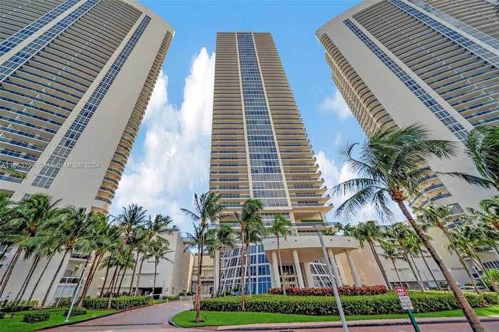 photo 2: 1830 S Ocean Dr Unit 3609, Hallandale Beach FL 33009