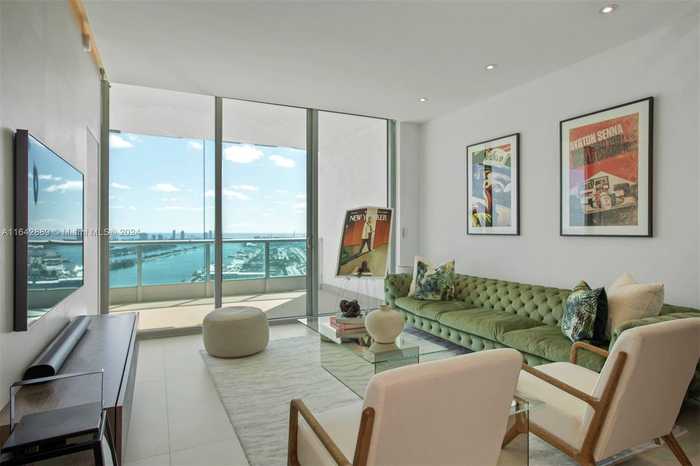 photo 2: 900 Biscayne Blvd Unit 4307, Miami FL 33132