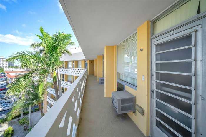 photo 16: 2400 NE 9th St Unit 604, Fort Lauderdale FL 33304