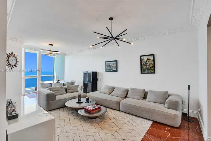 photo 2: 18201 Collins Ave Unit 3809, Sunny Isles Beach FL 33160