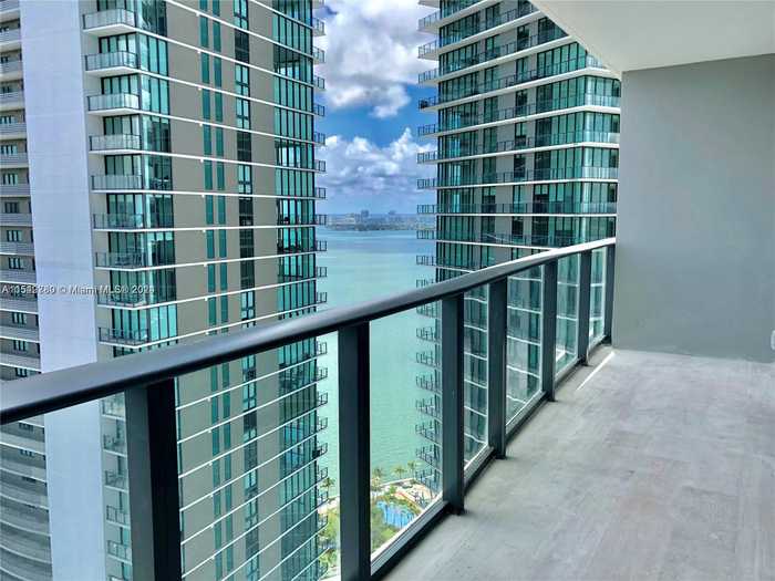 photo 1: 501 NE 31st St Unit 3004, Miami FL 33137