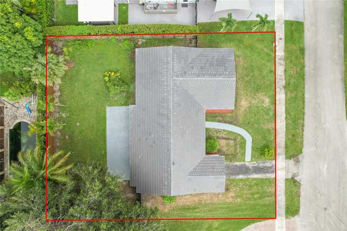 photo 36: 10627 SW 102nd St, Miami FL 33176