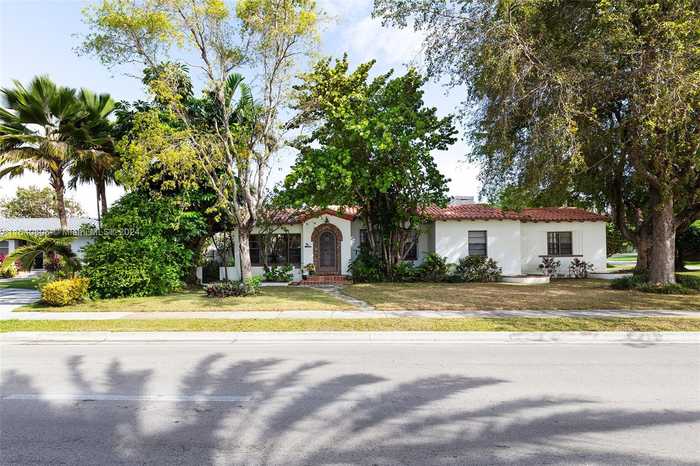 photo 1: 485 NE 96th St, Miami Shores FL 33138