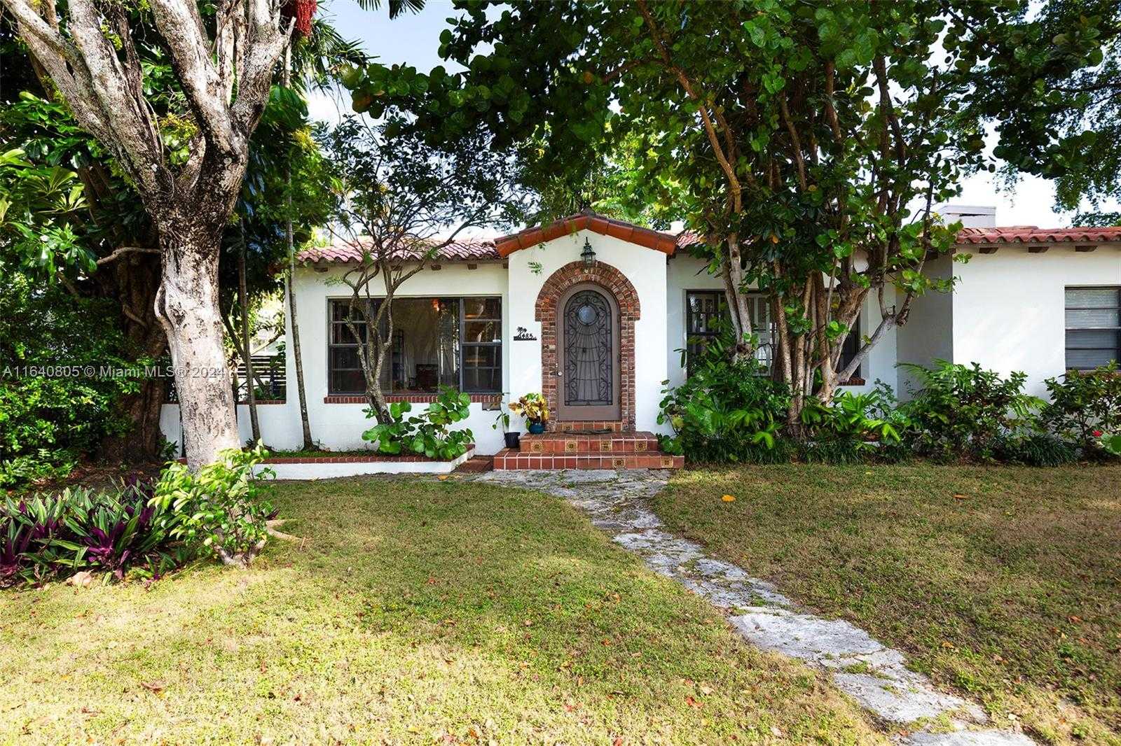 photo 2: 485 NE 96th St, Miami Shores FL 33138