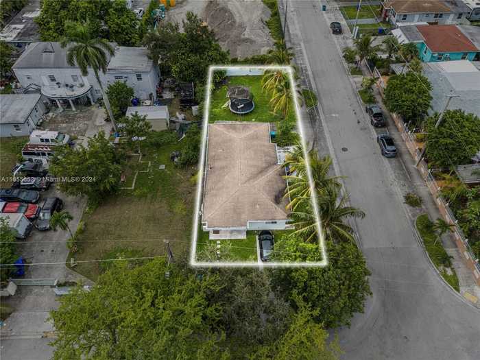 photo 2: 301 NW 34th St, Miami FL 33127