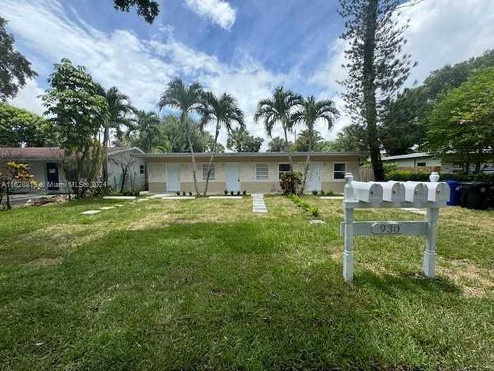 photo 2: 930 SW 29th St, Fort Lauderdale FL 33315