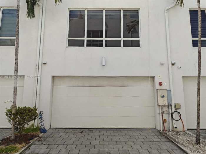 photo 2: 6661 NW 105th Ct Unit 6661, Doral FL 33178